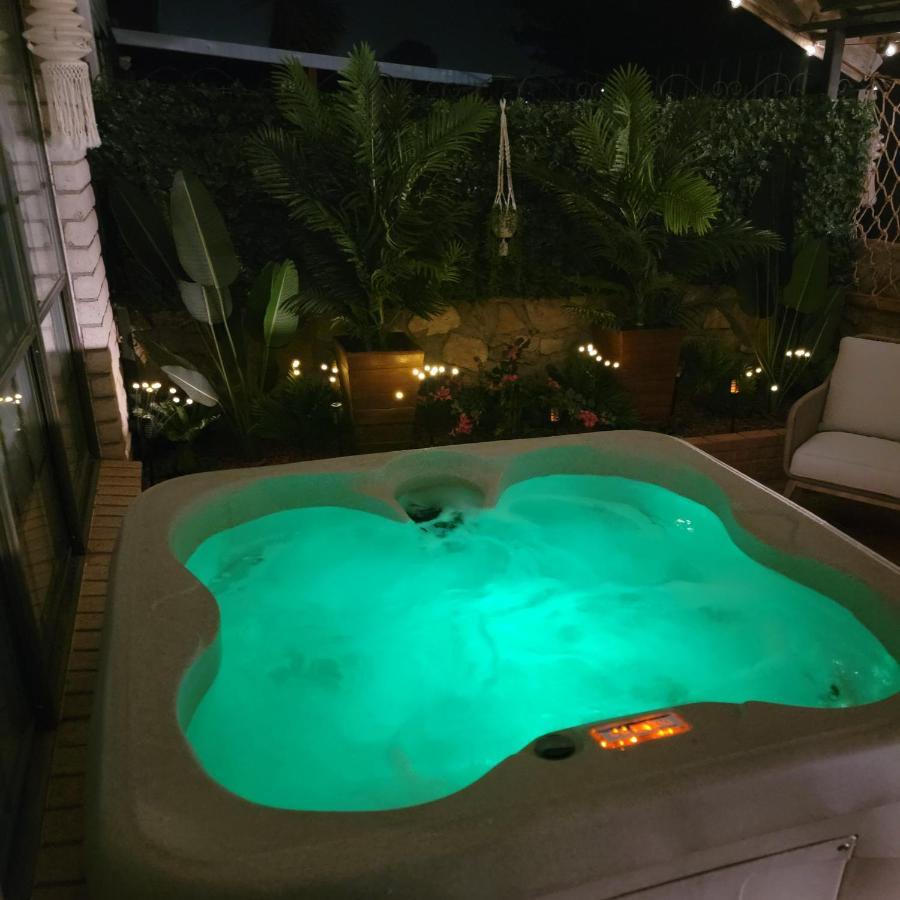 Desert Oasis With Hot Tub! 라스크루시스 외부 사진